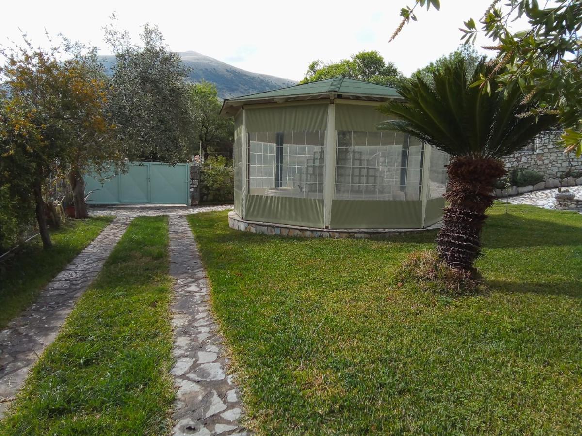 Appartement Dogis Retreat à Agia Efimia Extérieur photo
